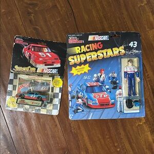 Racing Superstars 43‎ Richard Petty & die cast car in package